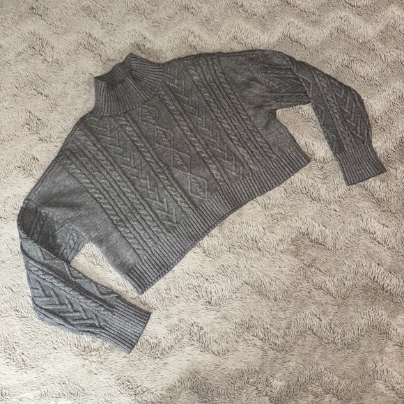 Chunky Knit Cropped Sweater - Picture 3 of 9